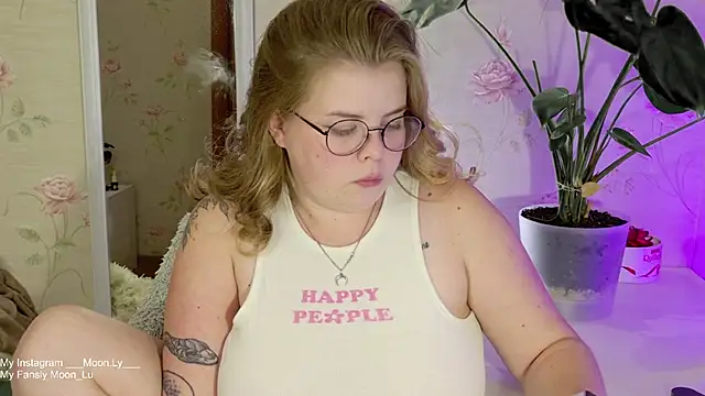 Snapshot of sinnamon_ chatting on 09/21/25, 07:04 sinnamon  online show from 09/21/25, 07:04