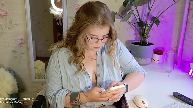 Snapshot of sinnamon_ chatting on 09/26/25, 11:47 sinnamon  online show from 09/26/25, 11:47