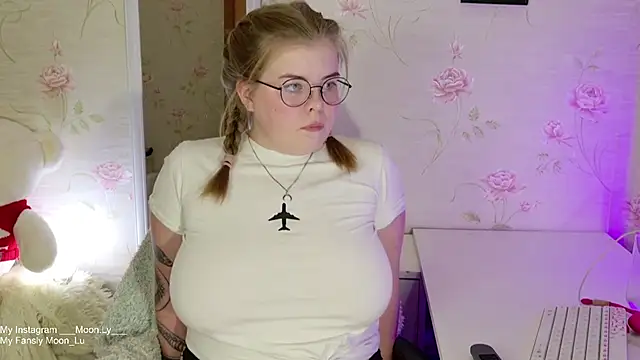 Snapshot of sinnamon_ chatting on 10/08/25, 05:43 sinnamon  online show from 10/08/25, 05:43