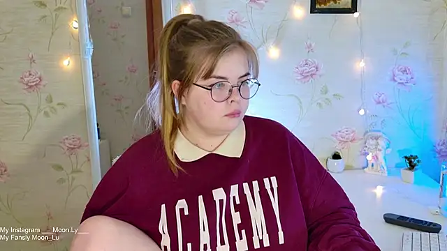 Snapshot of sinnamon_ chatting on 11/03/25, 04:41 sinnamon online show from 11/03/25, 04:41