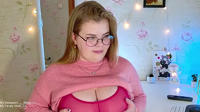 Snapshot of sinnamon_ chatting on 11/07/25, 04:18 sinnamon online show from 11/07/25, 04:18