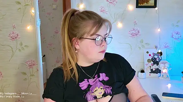 Snapshot of sinnamon_ chatting on 11/08/25, 04:40 sinnamon online show from 11/08/25, 04:40