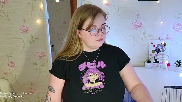 Snapshot of sinnamon_ chatting on 12/05/25, 12:36 sinnamon online show from 12/05/25, 12:36