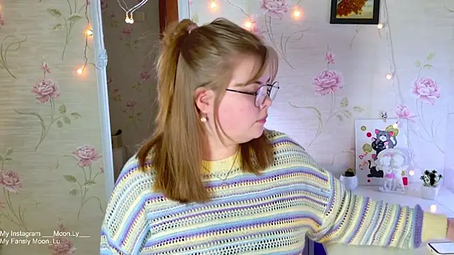 Snapshot of sinnamon_ chatting on 12/14/25, 12:10 sinnamon online show from 12/14/25, 12:10