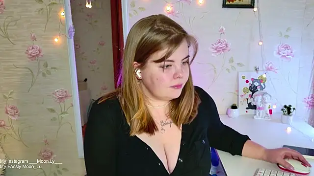 Snapshot of sinnamon_ chatting on 12/15/25, 12:42 sinnamon online show from 12/15/25, 12:42