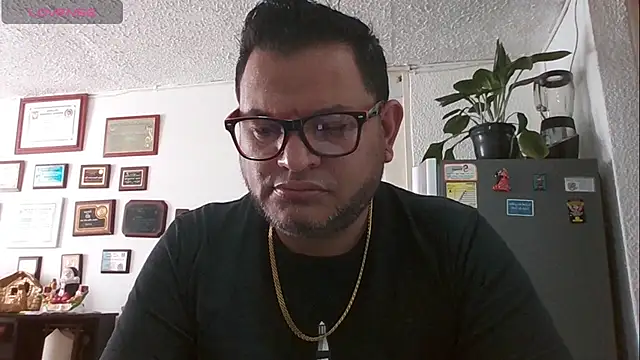 Snapshot of SexDiffrent chatting on 12/16/25, 05:40 SexDiffrent online show from 12/16/25, 05:40