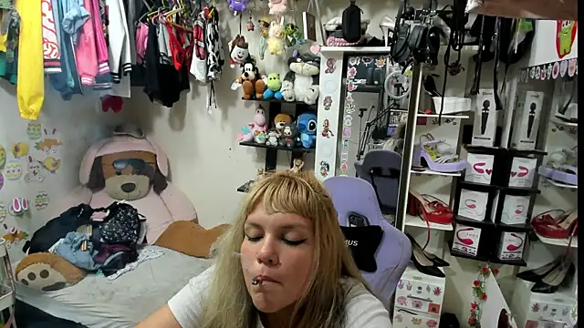 allsson queen online show from 07/12/26, 02:02