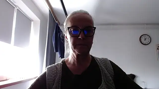 Snapshot of ina_tits chatting on 11/25/25, 10:59 ina tits online show from 11/25/25, 10:59