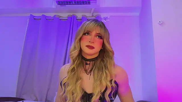 Snapshot of reginarose69 chatting on 11/07/25, 03:45 reginarose69 online show from 11/07/25, 03:45