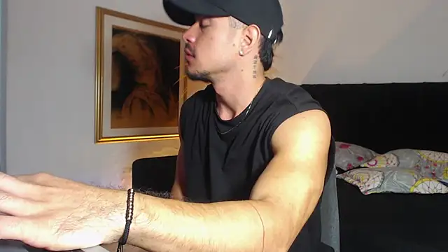 Snapshot of Markboyl chatting on 03/23/26, 03:38 Markboyl online show from 03/23/26, 03:38