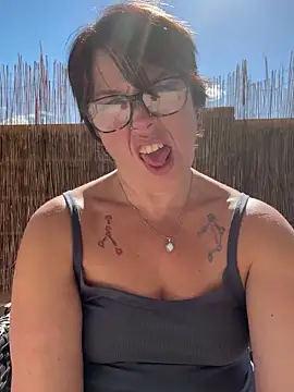 YogaHottie76 online show from 01/27/25, 07:56