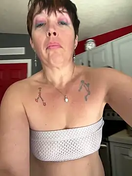 YogaHottie76 online show from 02/14/25, 04:52