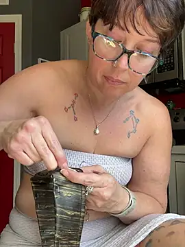 YogaHottie76 online show from 03/20/25, 05:25