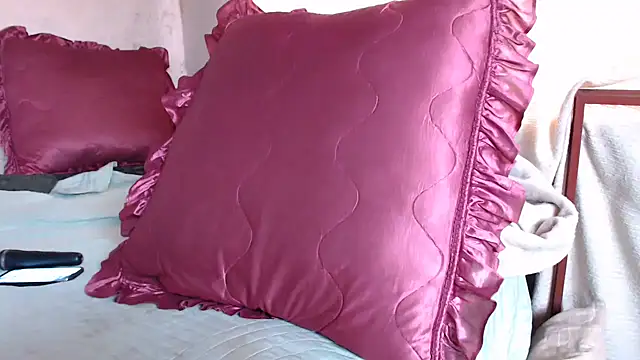 Snapshot of devine_TATAS chatting on 10/03/25, 02:14 devine TATAS online show from 10/03/25, 02:14