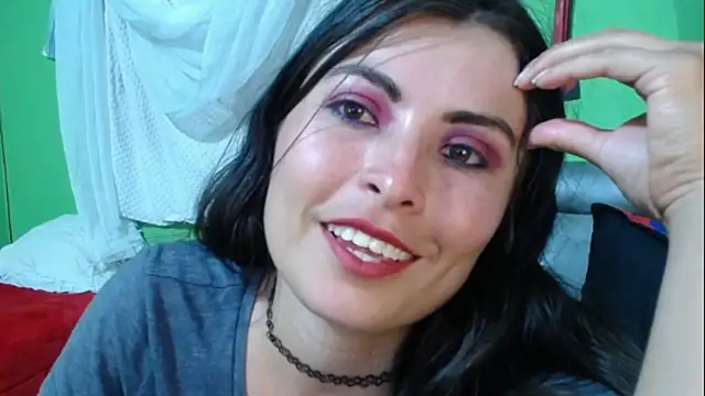 Snapshot of Alexandrasaenz chatting on 01/08/25, 11:52 Alexandrasaenz online show from 01/08/25, 11:52