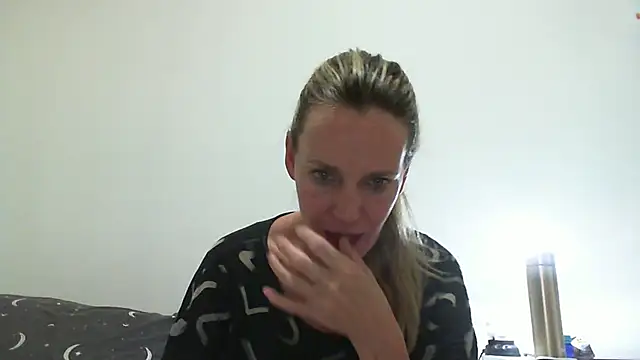 Annylove1 online show from 02/10/25, 12:41