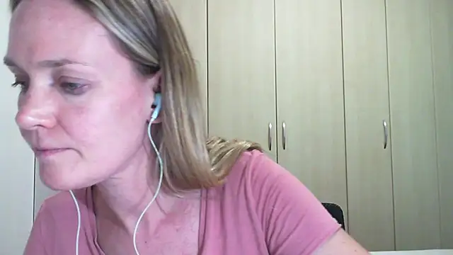 Annylove1 online show from 02/12/25, 08:50
