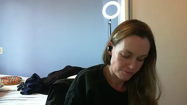 Annylove1 online show from 10/31/25, 04:30