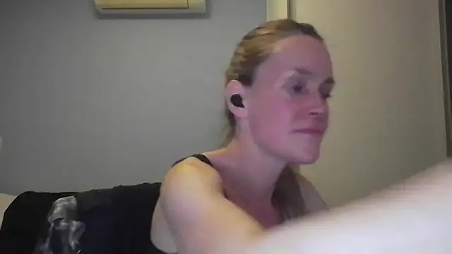 Annylove1 online show from 12/01/25, 12:15