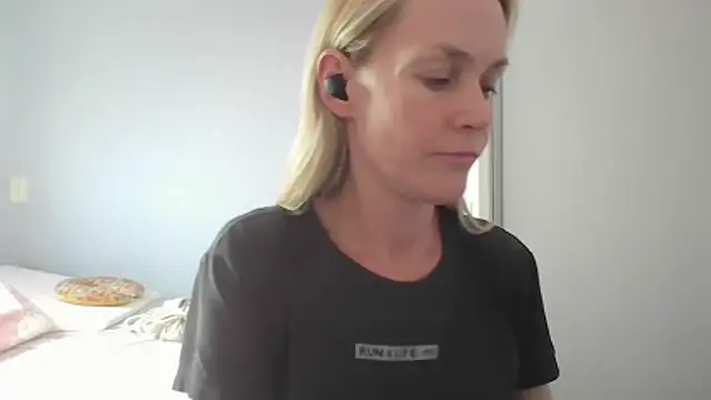 Annylove1 online show from 04/24/26, 04:53
