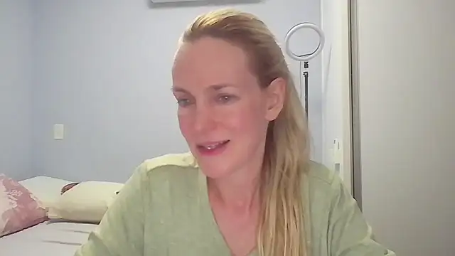 Annylove1 online show from 04/27/26, 12:30