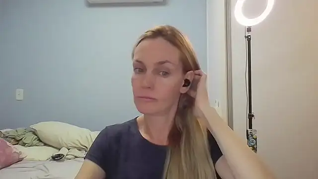 Annylove1 online show from 05/01/26, 12:21