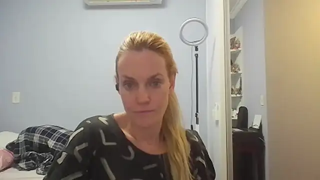 Annylove1 online show from 05/04/26, 12:06