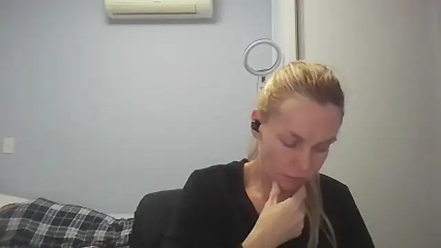 Annylove1 online show from 05/11/26, 12:05