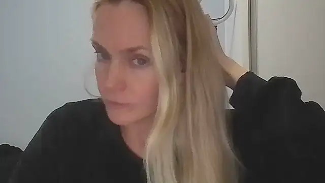 Annylove1 online show from 05/13/26, 12:08
