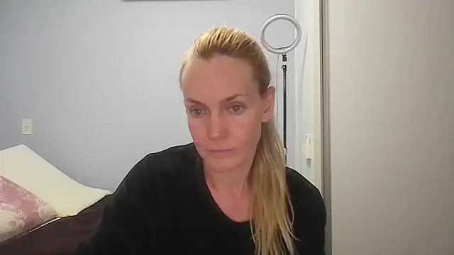 Annylove1 online show from 05/17/26, 12:30