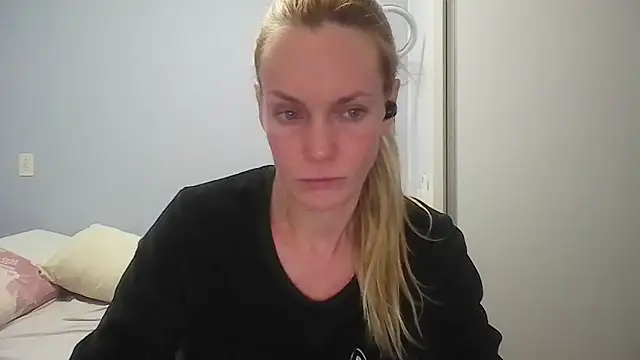Annylove1 online show from 05/18/26, 12:18