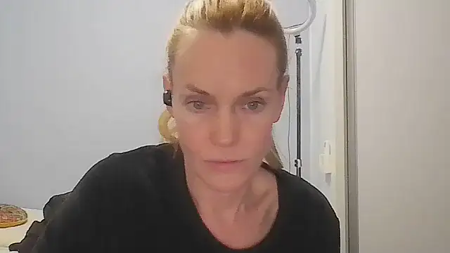 Annylove1 online show from 05/20/26, 12:06