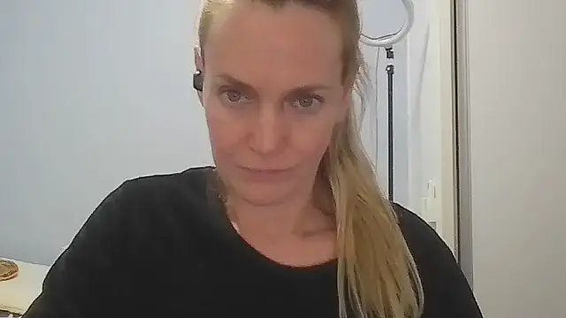 Annylove1 online show from 05/26/26, 12:17