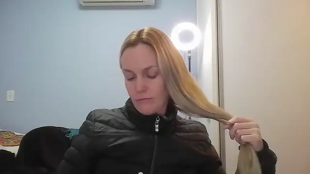 Annylove1 online show from 06/01/26, 12:29