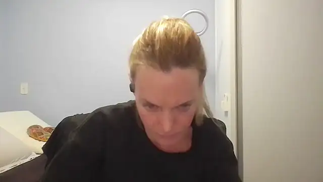 Annylove1 online show from 06/07/26, 12:37