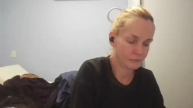 Annylove1 online show from 06/08/26, 12:25