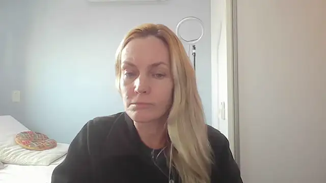 Annylove1 online show from 06/09/26, 12:50