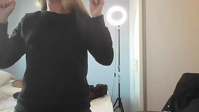 Annylove1 online show from 06/10/26, 10:47