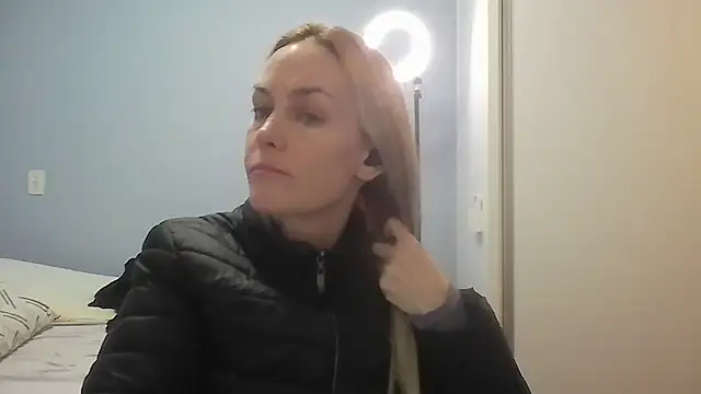 Annylove1 online show from 06/26/26, 12:09