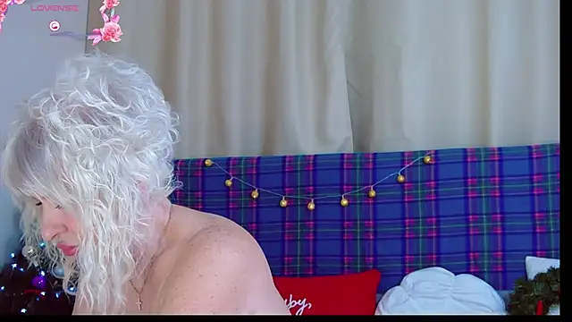 Snapshot of Barbie_Blond_ chatting on 12/20/25, 07:04 Barbie Blond online show from 12/20/25, 07:04