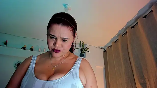 Sinthia Collins online show from 08/04/26, 01:31