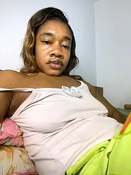 Snapshot of _yisela_ chatting on 10/30/25, 12:34 yisela online show from 10/30/25, 12:34