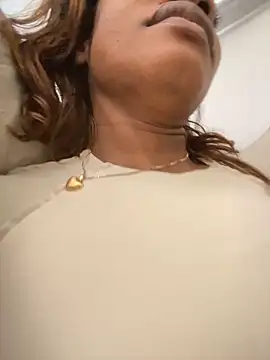 Snapshot of _yisela_ chatting on 11/20/25, 03:12 yisela online show from 11/20/25, 03:12