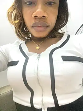 Snapshot of _yisela_ chatting on 12/05/25, 02:20 yisela online show from 12/05/25, 02:20