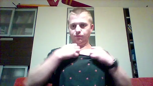 Snapshot of Matttthees chatting on 10/15/25, 04:12 Matttthees online show from 10/15/25, 04:12