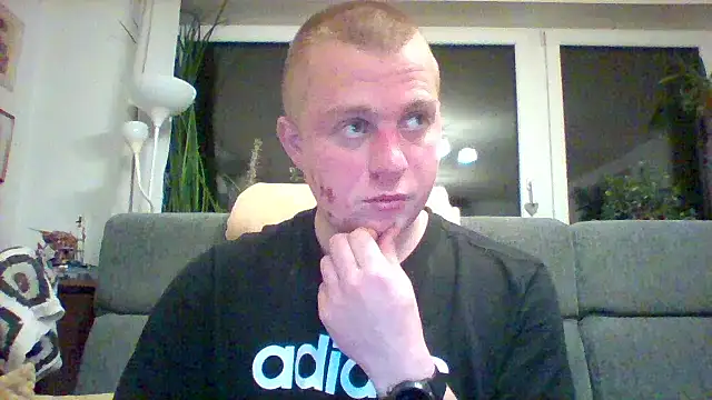 Snapshot of Matttthees chatting on 11/13/25, 09:47 Matttthees online show from 11/13/25, 09:47