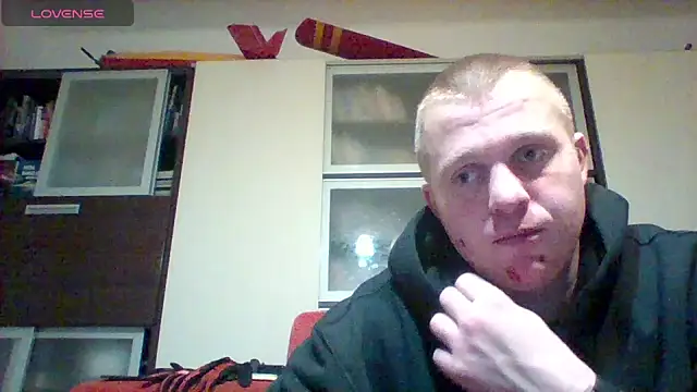 Snapshot of Matttthees chatting on 11/19/25, 04:34 Matttthees online show from 11/19/25, 04:34