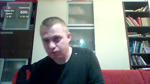 Snapshot of Matttthees chatting on 11/26/25, 09:49 Matttthees online show from 11/26/25, 09:49