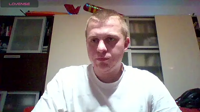 Snapshot of Matttthees chatting on 12/04/25, 08:39 Matttthees online show from 12/04/25, 08:39