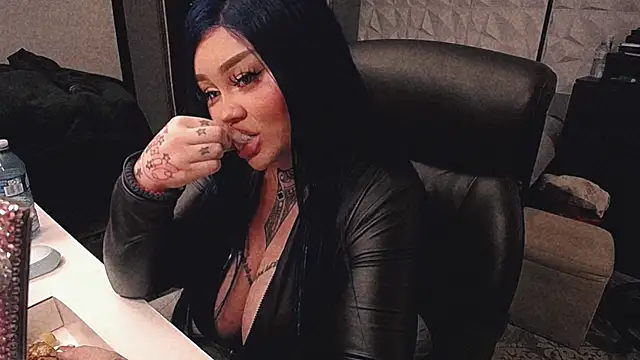 Snapshot of sheylagoddess11 chatting on 10/18/25, 05:21 sheylagoddess11 online show from 10/18/25, 05:21